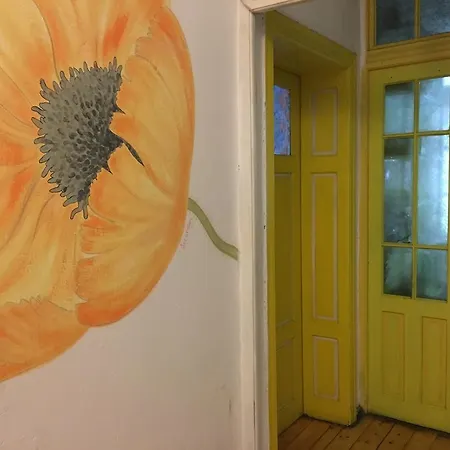Art And Hostel