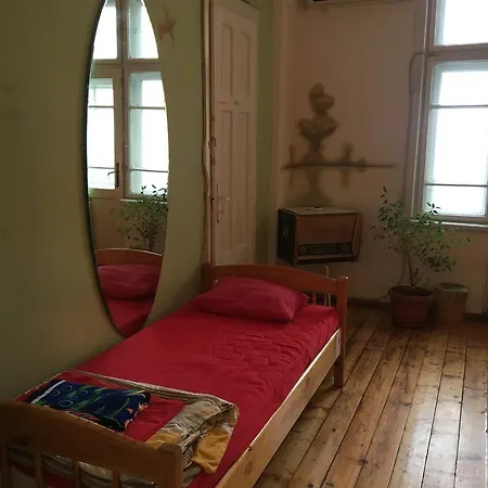 Art And Hostel