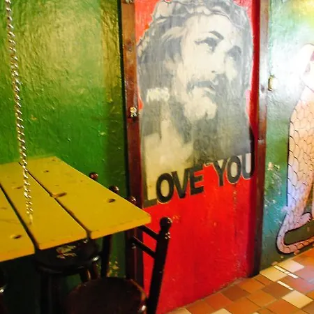 Art And Hostel *